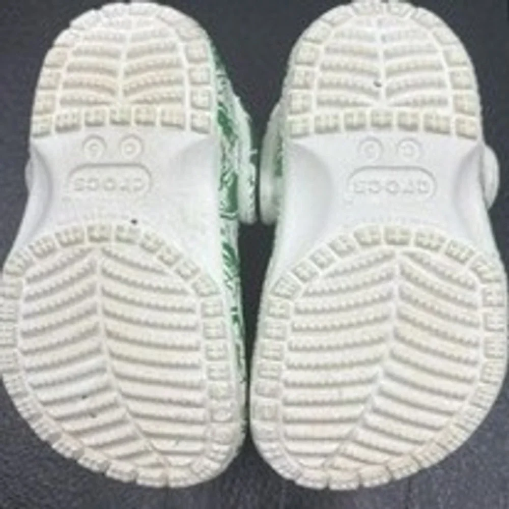 Crocs Classic Clog Kids Green White Graphic Print Slip On Shoes Size C5